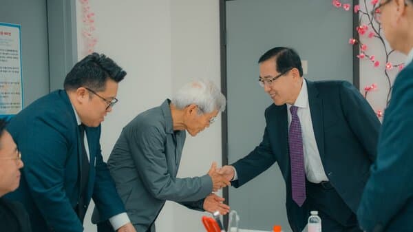 담임목사와 제64차 새가족 성경공부 졸업자와의 만남